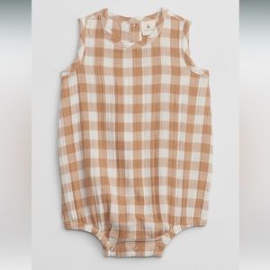 Baby sleeveless plaid romper